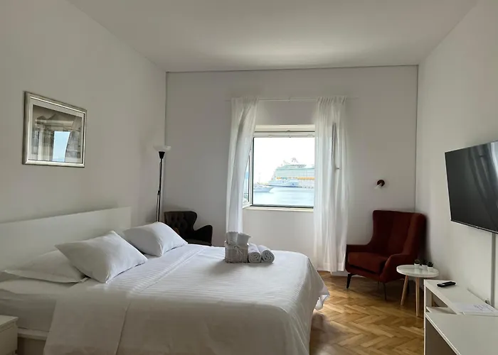 The View Apartment Split